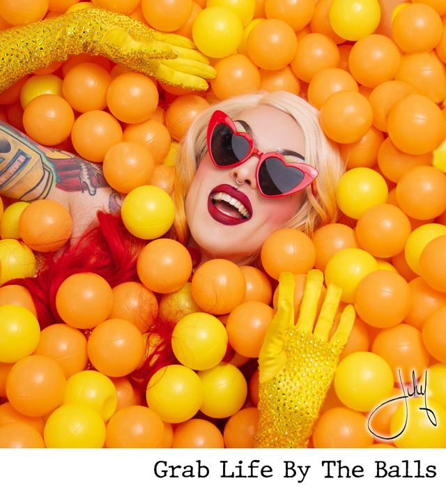 Grab Life By The Balls — photographie pop art par Jihef